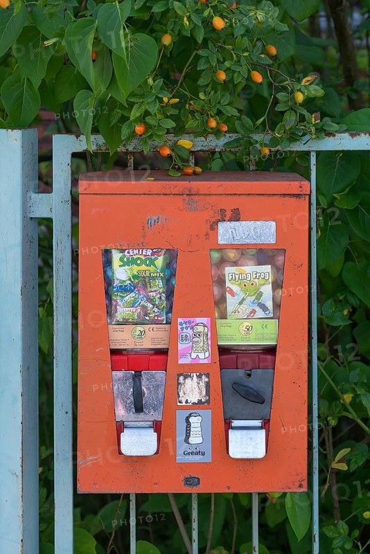 Candy machine from the 1950s, Erlangen, Middle Franconia, Bavaria, Germany, Europe