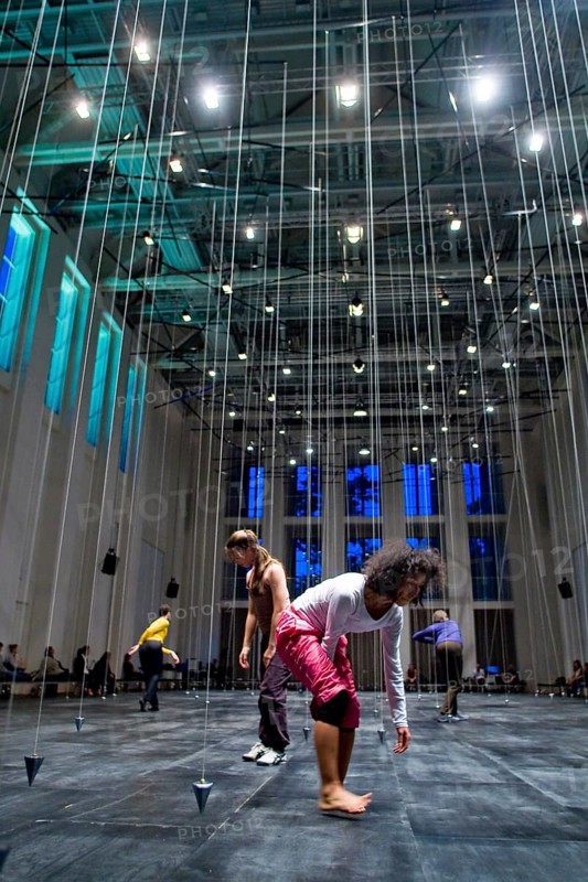 Das Unternehmen Forsythe NIRGENDWO UND ÜBERALL ZUR GLEICHEN ZEIT