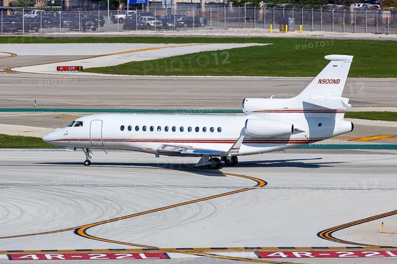 A Dassault Falcon 7X aircraft of Jet Aviation Flight Services with the registration number N900NB at Chicago Midway Airport (MDW) in Chicago, USA, North America