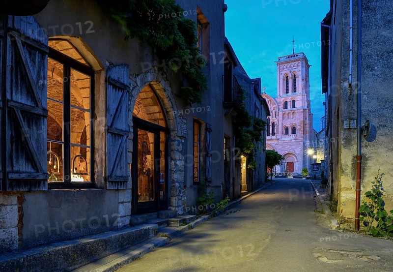 Early Gothic Basilica of Sainte-Marie-Madeleine, blue hour, blue hour, Vézelay, Yonne department, Bourgogne-Franche-Comté region, Burgundy, France, Europe