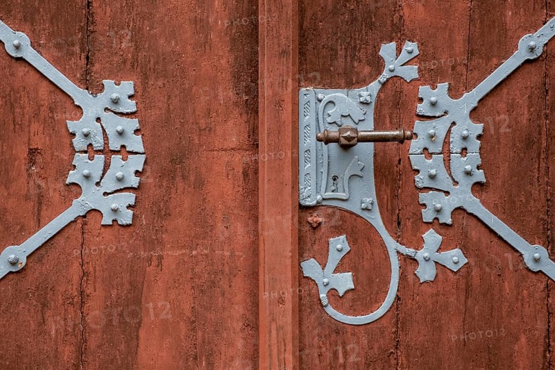 Old iron door fitting, wooden door, Münsterland, North Rhine-Westphalia, Germany, Europe