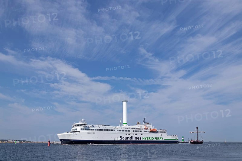 Scandlines Hybrid Ferry, pier light, Unterwarnow, Hanse Sail, Warnemünde, Rostock, Mecklenburg-Vorpommern, Germany, Europe