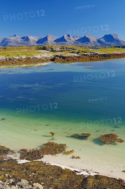 Crystal clear water of a shallow bay, seven mountain peaks, Seven Sisters, De syv søstre, Alstahaug, Nordland, Rv 17, Kystriksveien, Norway, Europe