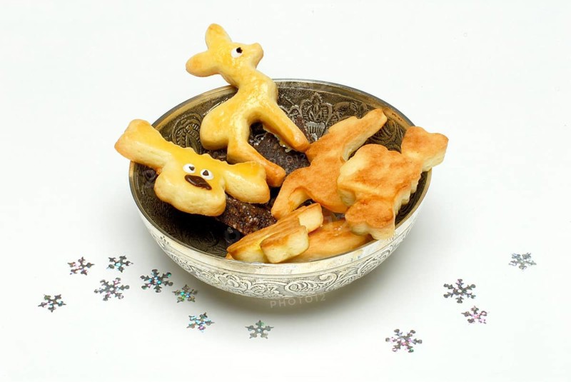 Christmas cookies in bowl, Christmas tree ball, cookies