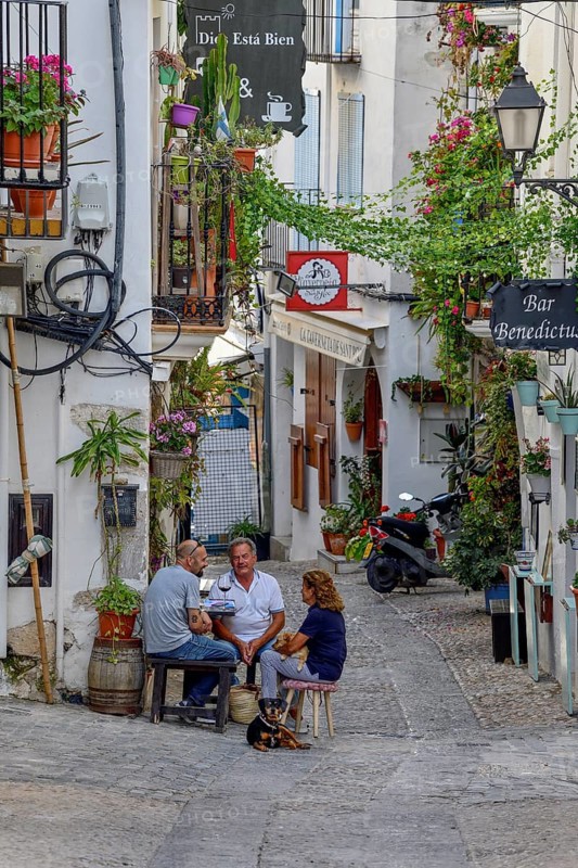 People in a sidewalk café in the old town of Peñíscola, Castellón province, Costa del Azahar, Valencia region, Spain, Europe