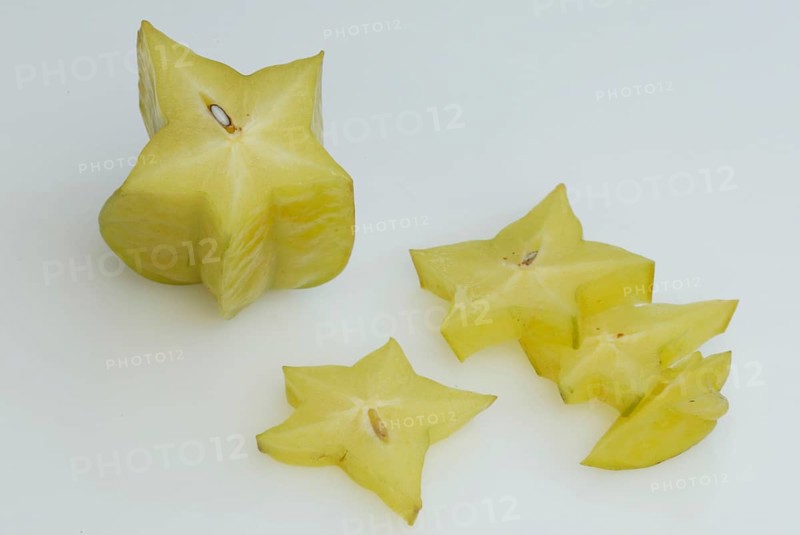 Carambola (Averrhoa carambola), Sternfrucht, Nutzpflanzen (useful plants), Obst, fruit, Fruechte, Sauerkleegewaechse, Oxalidaceae, Freisteller, cut out, Objekt, object, innen, Studio, indoor, Querformat, horizontal