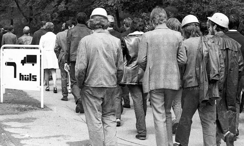 Workers and employees of Chemische Werke Huels (CWH), here in Marl on 30 June 1971, went on a spontaneous strike demanding an 11% wage increase, Germany, Europe