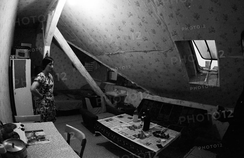 The rent profiteering with guest workers in the district according to a tried and tested pattern, equipping a 3-room flat with approx. 9 beds and a bed rent of 100 DM, here on 13.9.1974 in Duisburg, Germany, Europe