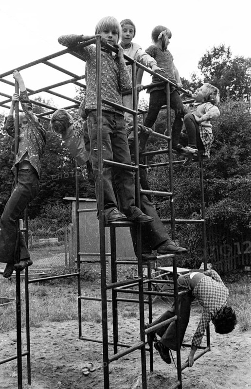 GDR report on Karl-Marx-Stadt (today: Chemnitz) from 10-15 September 1975 .VEB Germania Karl-Marx-Stadt Anlagenbau. Children's playground, DEU, Germany, Karl, Marx, Europe