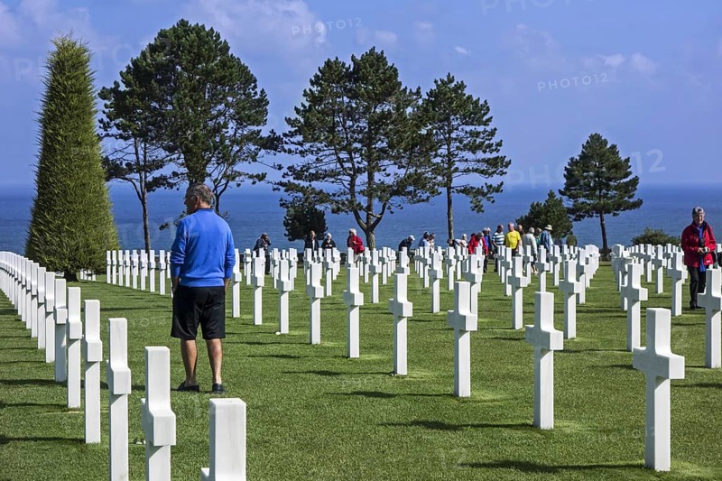 White crosses for fallen US soldiers at the Normandy American Cemetery and Memorial, Omaha Beach, Colleville-sur-Mer, Normandy, France, Europe