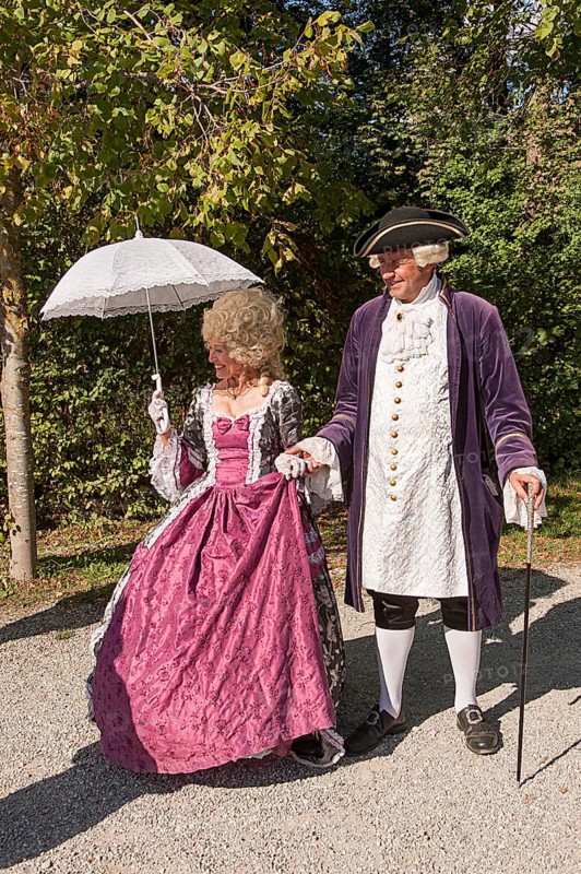 Baroque dressed couple, historical hunting and carriage gala, in the castle park, Schleißheim Castle, Upper Bavaria, Bavaria, Germany, Europe