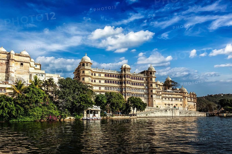 City Palace view from the lake. Udaipur, Rajasthan, India, Asia