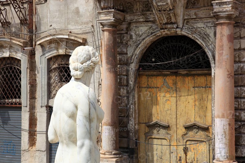 Old Town of Palermo, a fountain statue of the Mannerist fountain Fontana Pretoria in Piazza Pretoria, statue looking at the closed door, Sicily, Italy, Europe