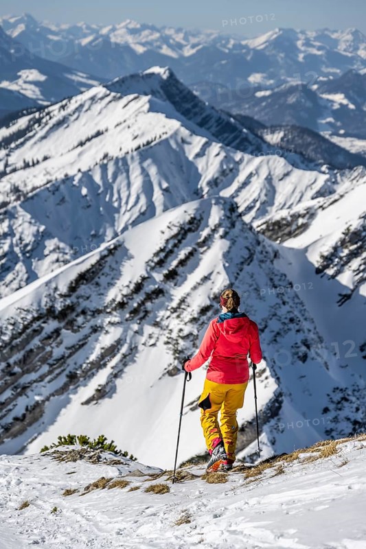 Ski tourers at the summit, mountains in winter, Sonntagshorn, Chiemgau Alps, Bavaria, Germany, Europe