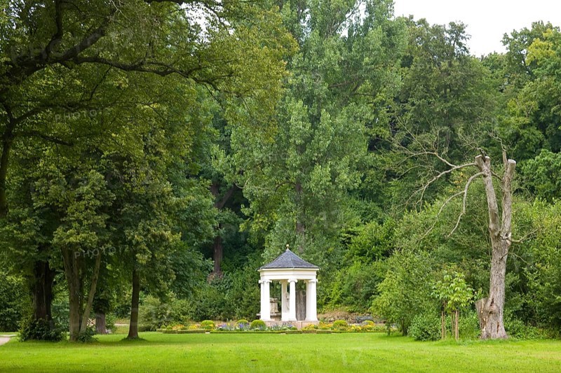 Tiefurt is the former place of the muses of Weimar court society. From 1781, the rural estate was the summer residence of Duchess Anna Amalia of Saxe-Weimar and Eisenach