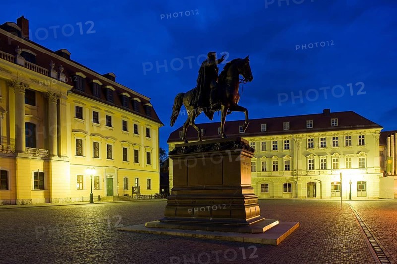 Platz der Demokratie, Carl August Memorial and Music Academy