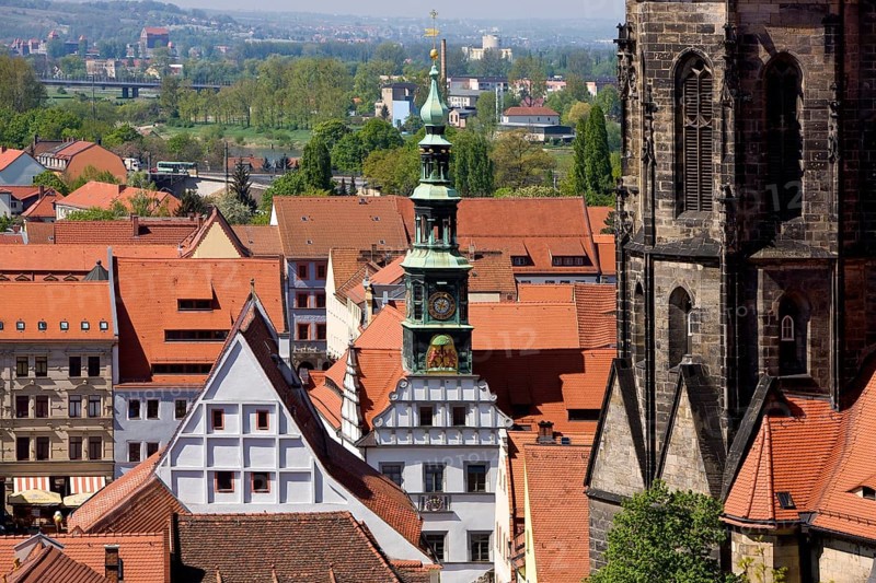 Pirna is a large district town and the administrative seat of the Sächsische Schweiz-Osterzgebirge district and the Pirna administrative community in the Free State of Saxony, Dresden administrative district. It is considered the gateway to Saxon Switzerland