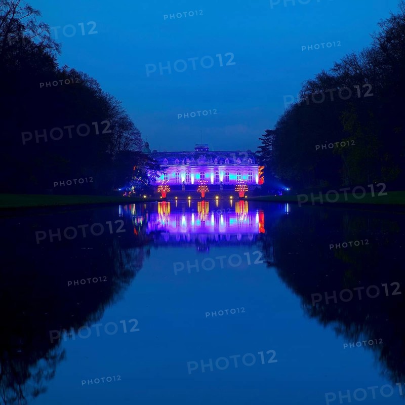 Illuminated Benrath Palace in the evening with the mirror pond at Christmas Wunderwelt, Düsseldorf, North Rhine-Westphalia, Germany, Europe