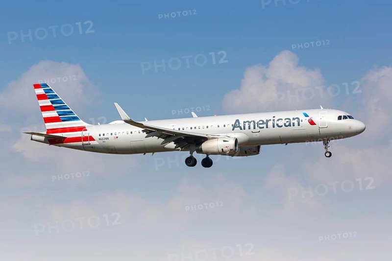An American Airlines Airbus A321 aircraft with the registration number N122NN at Dallas Fort Worth Airport, USA, North America