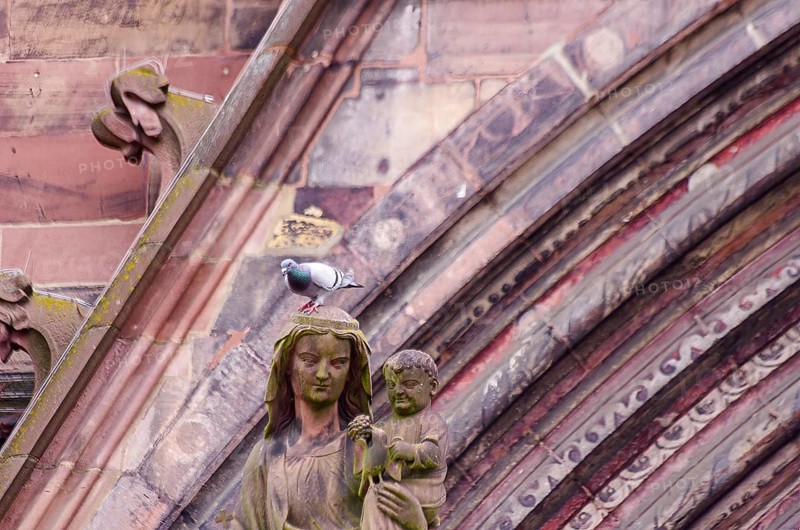 Sculpture of Mother Mary with Child Jesus in front of the main portal of Freiburg Cathedral, also the Cathedral of Our Lady, Freiburg im Breisgau, Baden-Württemberg, Germany, Europe