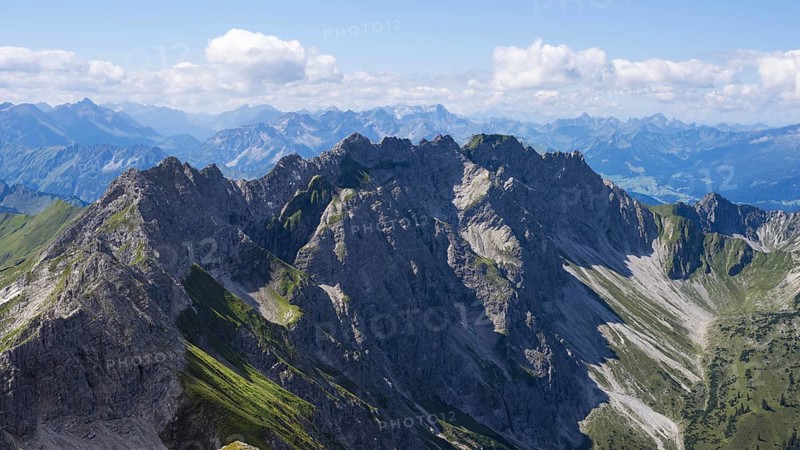 Panorama from the Großer Daumen (2280m) to the Daumengruppe with Wengenköpfe to the Nebelhorn (2224m), Allgäu Alps, Allgäu, Bavaria, Germany, Europe