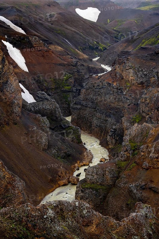 River in a gorge, foot of Asgardsa, volcanic landscape with black and red rocks, Kerlingarfjöll, Icelandic highlands, Iceland, Europe