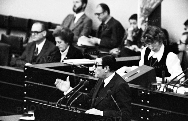 The German Bundestag with the debate on the Radical Decree on 15.11.1974 in Bonn.Werner Maihofer (FPD) at the lectern, Germany, Europe