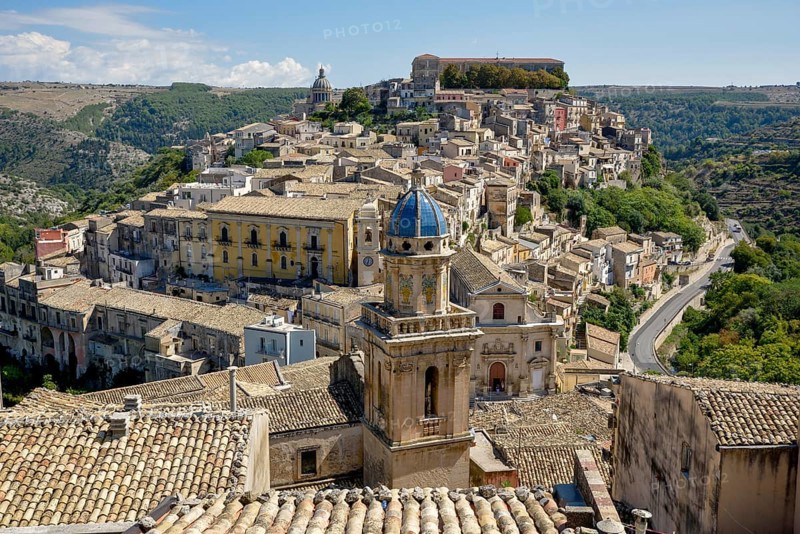 View from Ragusa Superiore to Ragusa Ibla, historical district of Ragusa, province Ragusa, Sicily, Italy, Europe