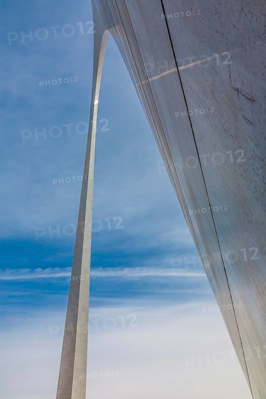 Gateway Arch at the Jefferson National Expansion Memorial in downtown St. Louis, Missouri, USA, North America