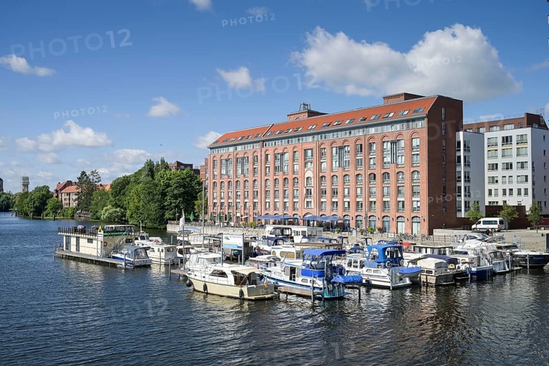 Old town harbour, Havel, Katharinenhof im Uferpalais, retirement home, Wasserstadt Spandau, Hakenfelde, Spandau, Berlin, Germany, Europe