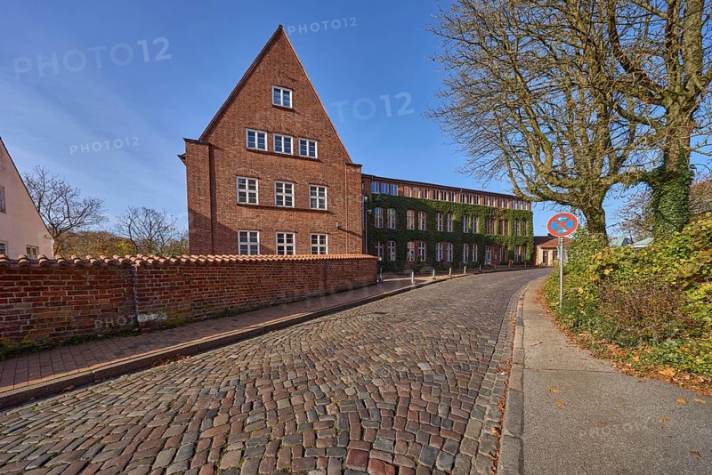 Building administration and road traffic authority, brick building, Mühlendamm, Hanseatic City of Lübeck, independent city, Schleswig-Holstein, Germany, Europe