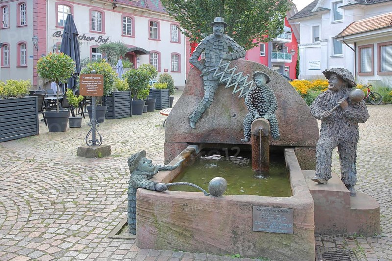 Fool's fountain by Walter Haaf 1971, carnival fountain, Swabian-Alemannic, carnival, four fools, playing card fool, sculptures, bronze, carnival, Zell am Harmersbach, Ortenau, Southern Black Forest, Black Forest, Baden-Württemberg, Germany, Europe