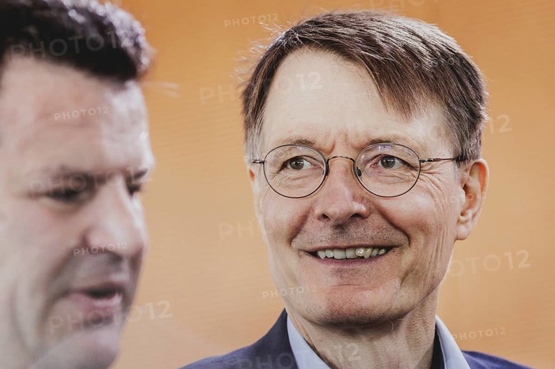 (R-L) Karl Lauterbach (SPD), Federal Minister of Health, and Hubertus Heil (SPD), Federal Minister of Labour and Social Affairs, recorded during the weekly cabinet meeting in Berlin, 26.06.2024