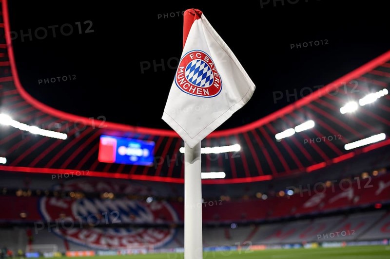 Night shot, corner flag with logo FC Bayern Munich FCB, Champions League, Allianz Arena, Munich, Bavaria, Germany, Europe