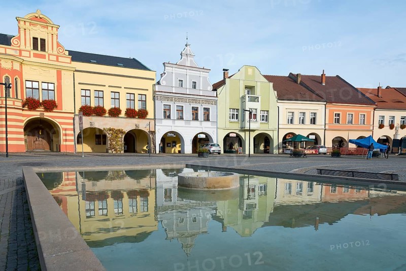 Colourful house facades with reflection in the water basin, sunny Bohemian market atmosphere, market square, Melnik, Melnick, Central Bohemia, Czech Republic, Europe