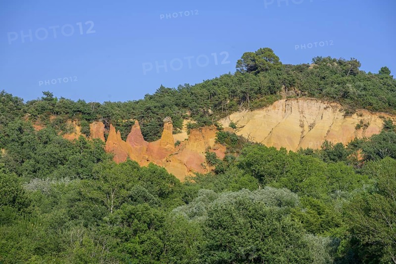 View of the Colorado de Rustrel ochre cliffs, Rustrel, Département Vaucluse, France, Europe