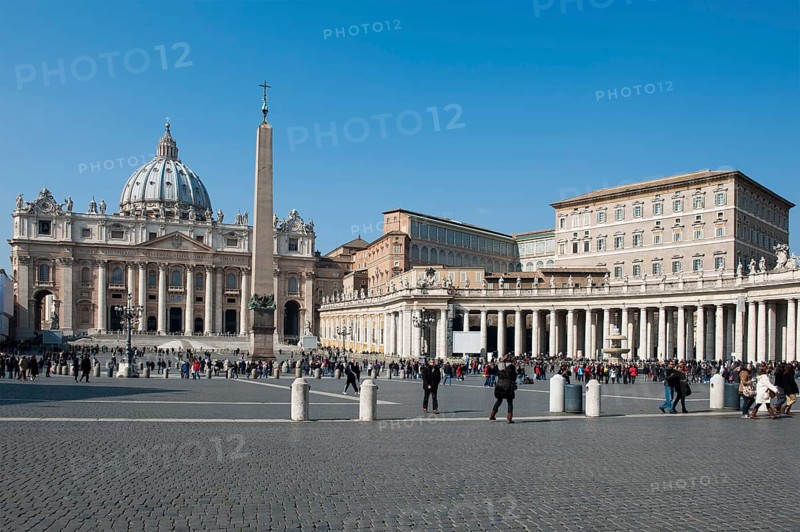 View over St Peter's Square with ancient Egyptian 4000 year old obelisk from Heliopolis to St Peter's Basilica behind dome right colonnade above building with Pope's flat, Vatican City, Vatican, Italy, Europe