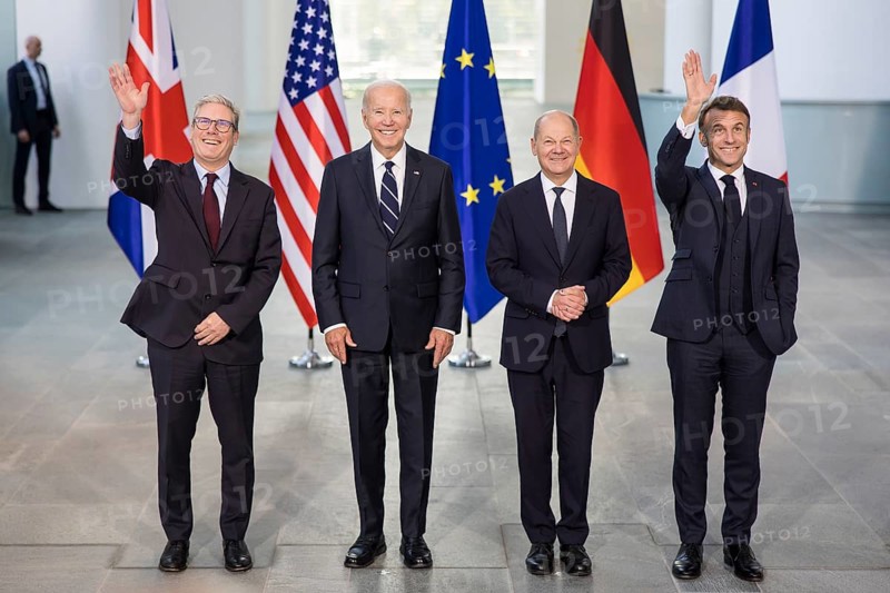 Keir Starmer (Prime Minister of the United Kingdom), Joe Biden (46th President of the United States), Olaf Scholz (Chancellor of the Federal Republic of Germany) and Emmanuel Macron (President of the French Republic) at the family photo in the Federal Chancellery, Berlin, 18 October 2024