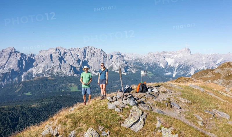 Hikers on the Carnic High Trail, Carnic Main Ridge, Carnic Alps, Carinthia, Austria, Europe