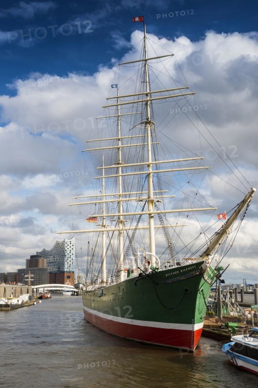 St. Pauli Landungsbrücken with sailing ship and Elbe, Elbe Philharmonic Hall in the background, Hamburg, Germany, Europe