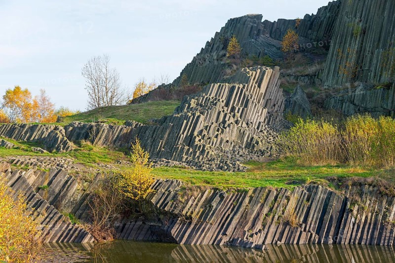 Dense arrangement of basalt rocks shows impressive structure and contrasts, manor house rocks, Panska skala, basalt elevation, natural monument, Prachen, Parchen, Kamenicky Senov, Steinschönau, Czech Republic, Europe