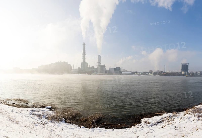 BASF plant site on the Rhine, chemical company, foggy mood, Ludwigshafen, snow, Rhineland-Palatinate, Germany, Europe