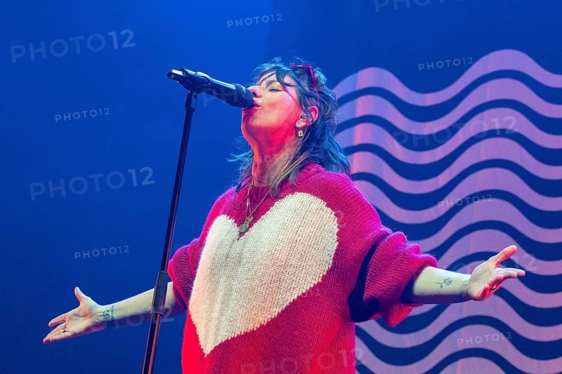 Isabella Streifeneder, singer, Mola, rock band, Germany, at the Max-Schmeling-Halle in Berlin on 01 November 2024, Europe