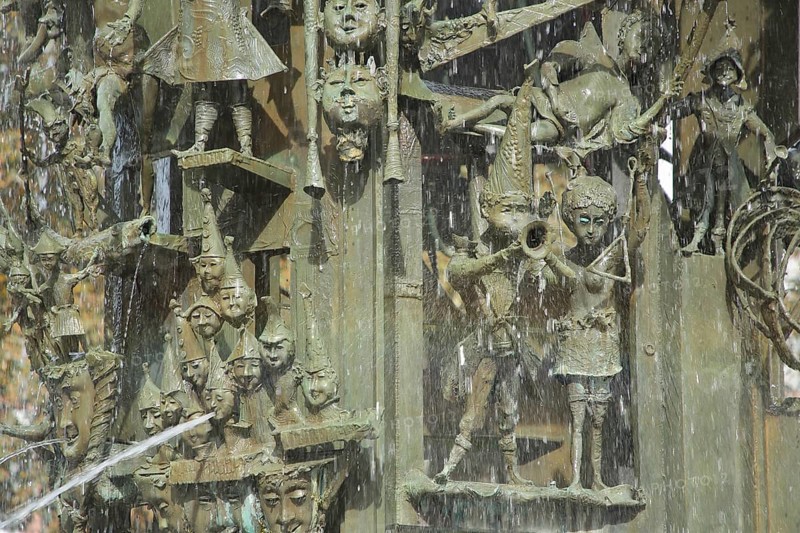 Sculptures at the carnival fountain by Blasius Spreng 1963, carnival, fountain, detail, water jets, water splashes, water games, water, Schillerplatz, old town, Mainz, Rhine-Hesse region, Rhineland-Palatinate, Germany, Europe