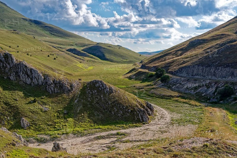 Mountain landscape around the Campo Imperatore high plateau in the Gran Sasso and Monti della Laga National Park in Abruzzo. Apennines, Italy, Southern Europe, Europe