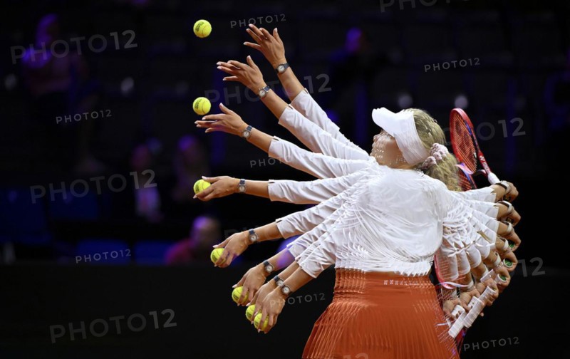 Feature, multishot, multiple exposure, motion effect, Donna Vekic (CRO) action, tennis, Porsche Cup 2024, Porsche Arena, Stuttgart, Baden-Württemberg, Germany, Europe