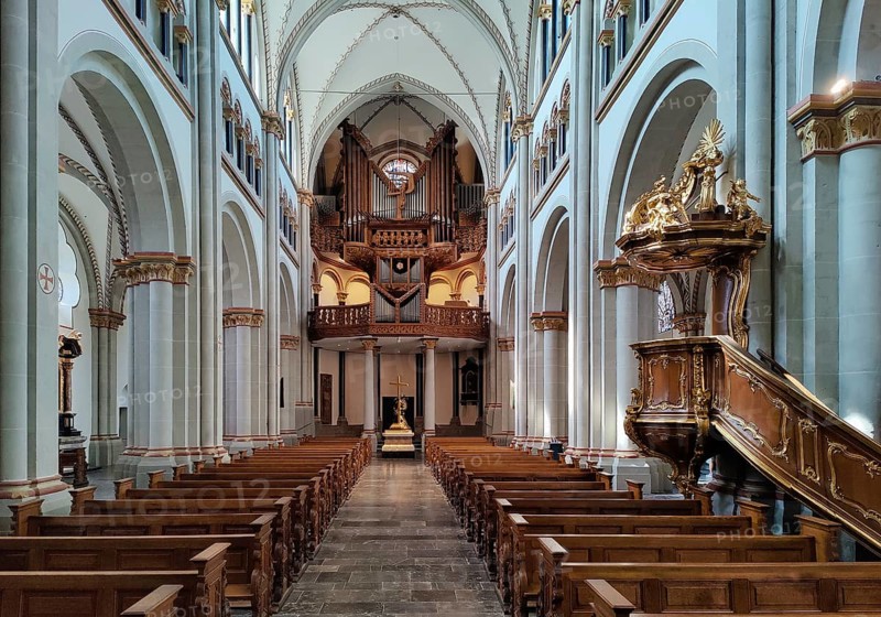 Interior view of Bonn Minster, nave with pulpit and Klais organ in the west apse, Bonn, North Rhine-Westphalia, Germany, Europe