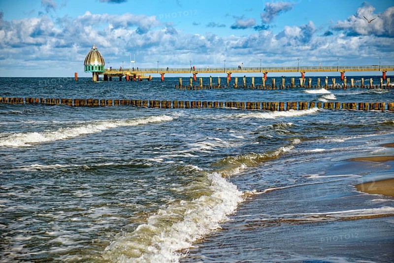 Diving gondola at the Zingst pier, cloudy mood and high waves, Zingst, Fischland-Darß-Zingst peninsula, Mecklenburg-Western Pomerania, Germany, Europe