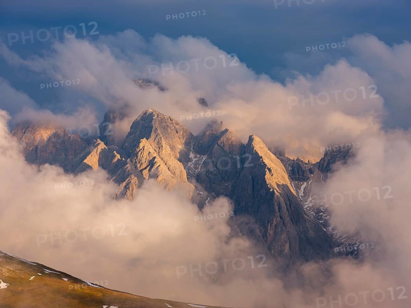 Rose garden group in clouds at evening light, Schlern, Dolomites, South Tyrol, Italy, Europe