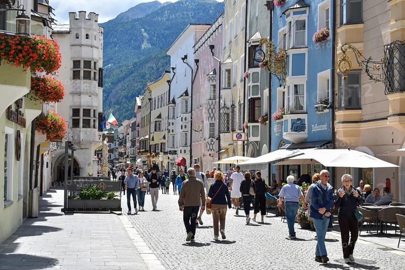 Tourists in the historic centre of Sterzing, South Tyrol, Italy, Europe